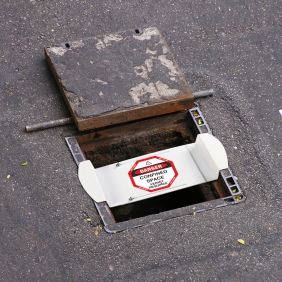 Confined Space Manhole Sign