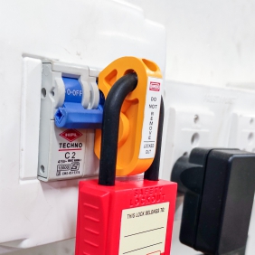 Miniature Circuit Breaker Lockout